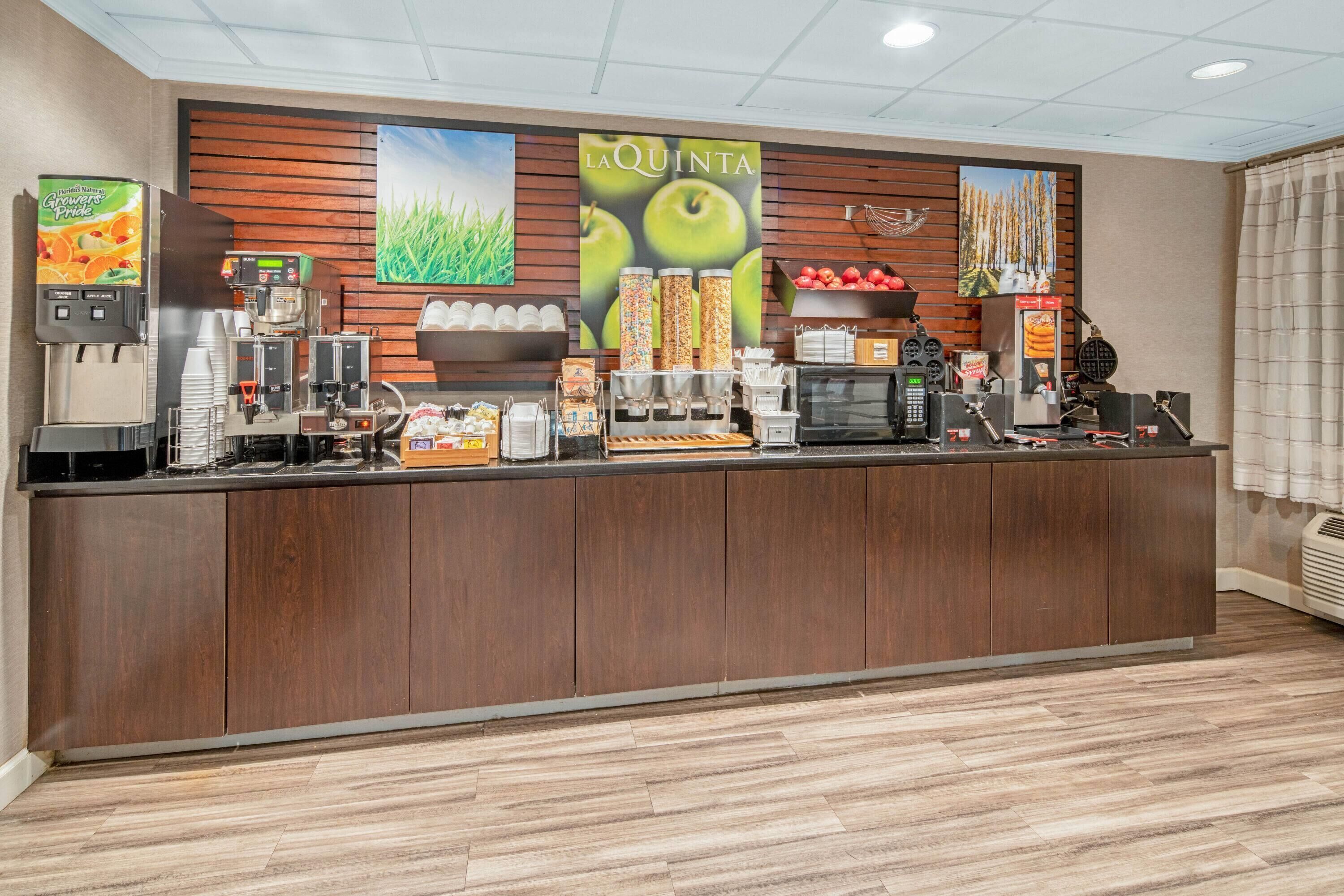 Ilmainen päivittäinen mannermainen aamiainen 