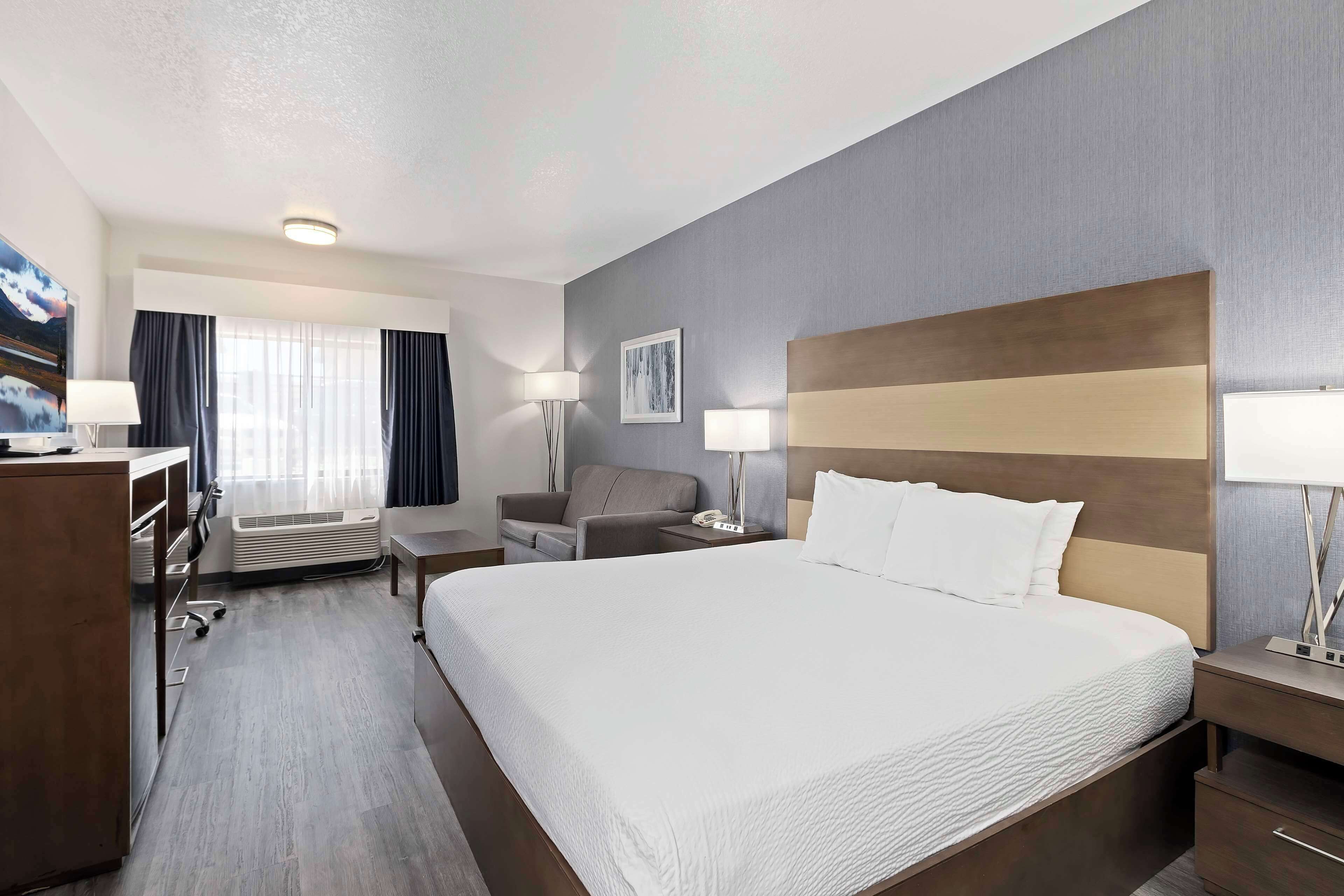 Tabla de planchar con plancha, wifi gratis y ropa de cama 