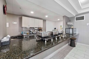 Ilmainen päivittäinen mannermainen aamiainen