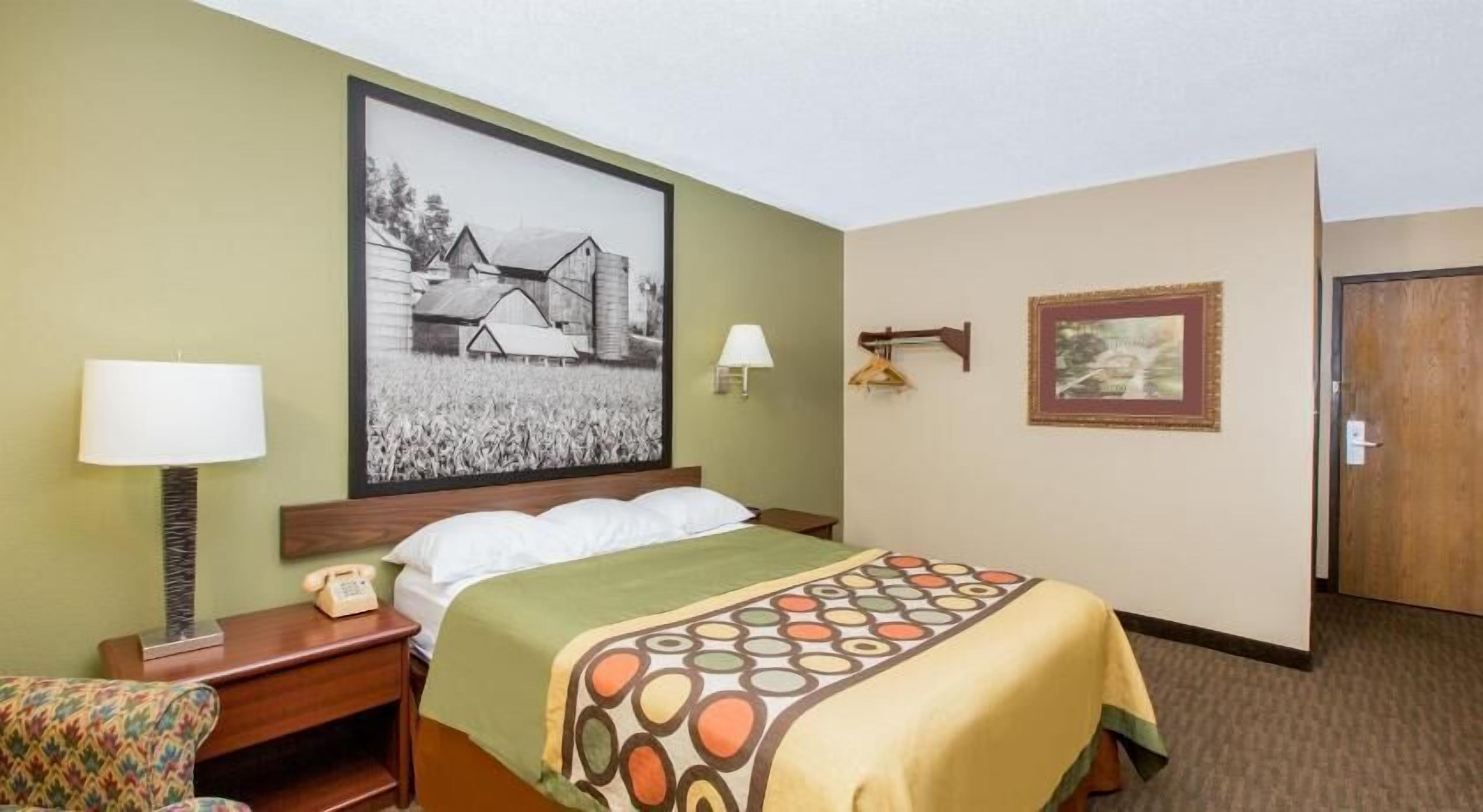 Desk, free cribs/infant beds, free WiFi, bed sheets