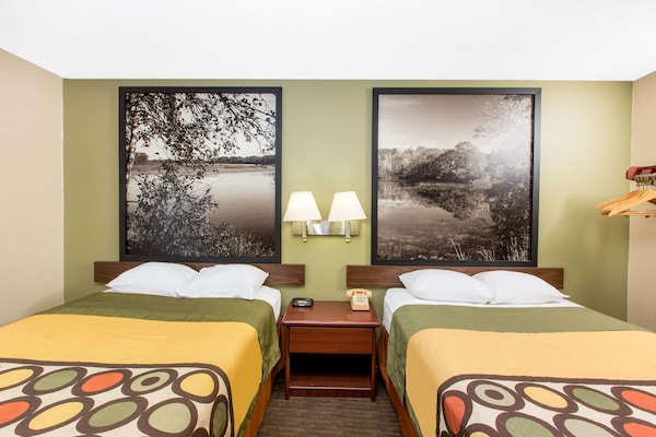 Desk, cribs (free), WiFi (free), bed sheets