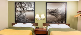 Super 8 by Wyndham Fairmont