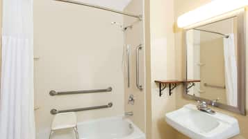 Oda, 1 Büyük (Queen) Boy Yatak, Engellilere Uygun, Sigara İçilmez (Mobility) | Banyo | Ücretsiz banyo/kozmetik ürünleri, saç kurutma makinesi, havlu