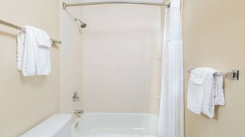 Produtos de toalete grátis, secador de cabelo, toalhas de banho