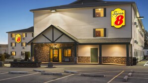 A Super 8 motel with a stone facade, multiple windows, and a parking lot. - Super 8 by Wyndham Coeur d'Alene (Coeur d'Alene)