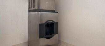波士顿 - 曼斯菲尔德/福克斯伯勒红屋顶普拉斯酒店
