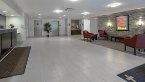 Lobby - Red Roof Inn PLUS+ Boston - Mansfield/ Foxboro (Mansfield)
