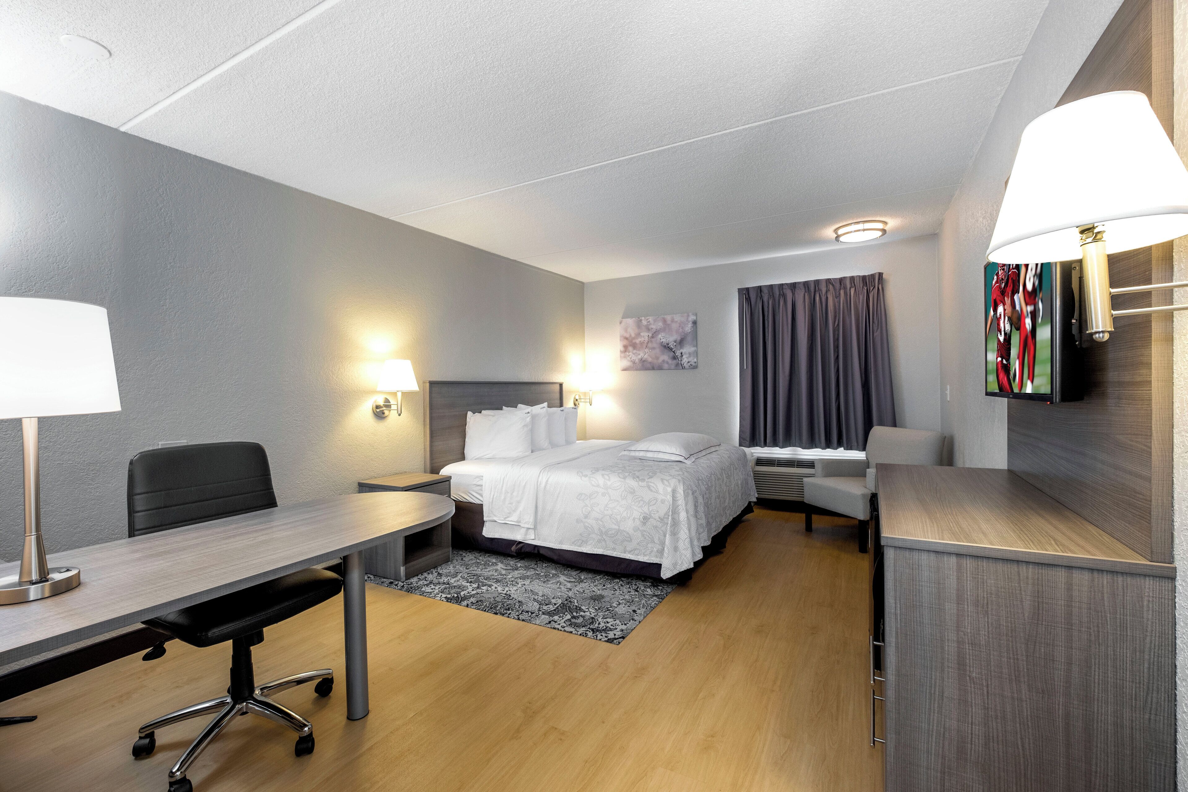 Premium Room, 1 King Bed (Upgraded Bedding & Snack, Smoke Free)