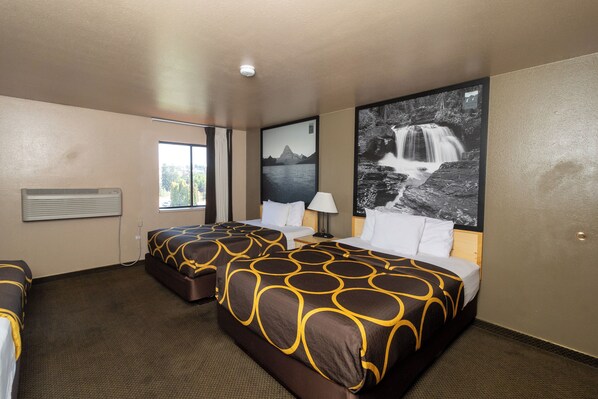 Standard Room, Non Smoking (3 Queen Beds) | Desk, blackout curtains, free WiFi, bed sheets - FairBridge Inn & Suites Moscow/Pullman (Moscow)