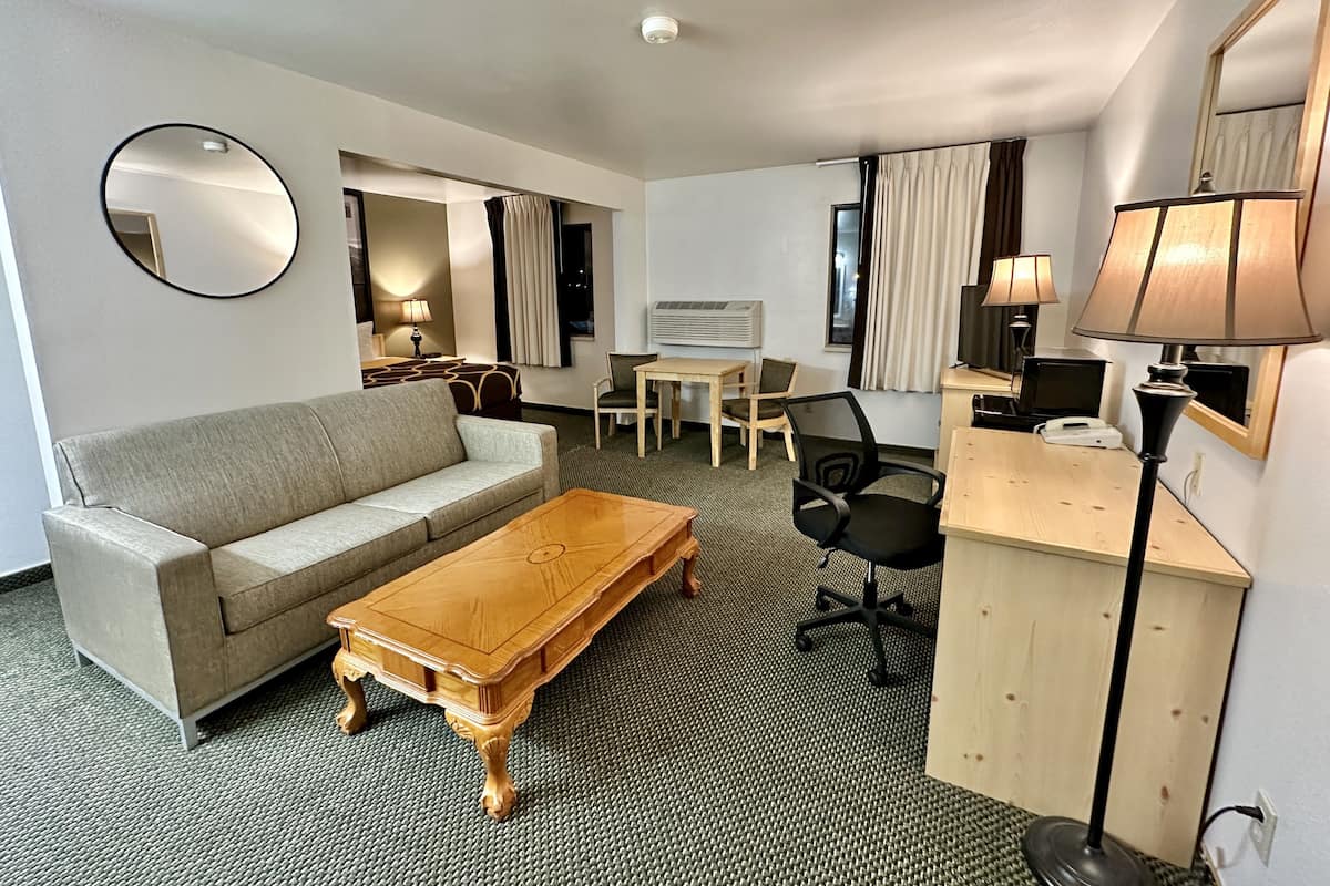 Suite, 1 King Bed, Non Smoking