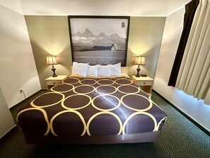 Suite, 1 cama King size, para no fumadores | Escritorio, cortinas blackout, wifi gratis y ropa de cama 