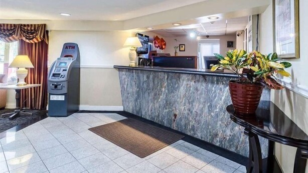 Lobby - Rodeway Inn South of Boston (Brockton)