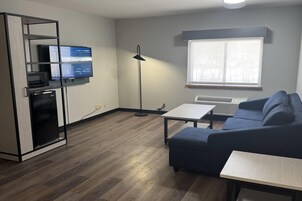 Ropa de cama de alta calidad, colchones con pillow-top y escritorio