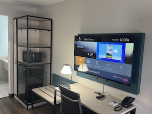 Room, 2 Queen Beds, Non Smoking | Premium bedding, pillowtop beds, desk, laptop workspace - La Quinta Inn by Wyndham Auburn Worcester (Auburn)