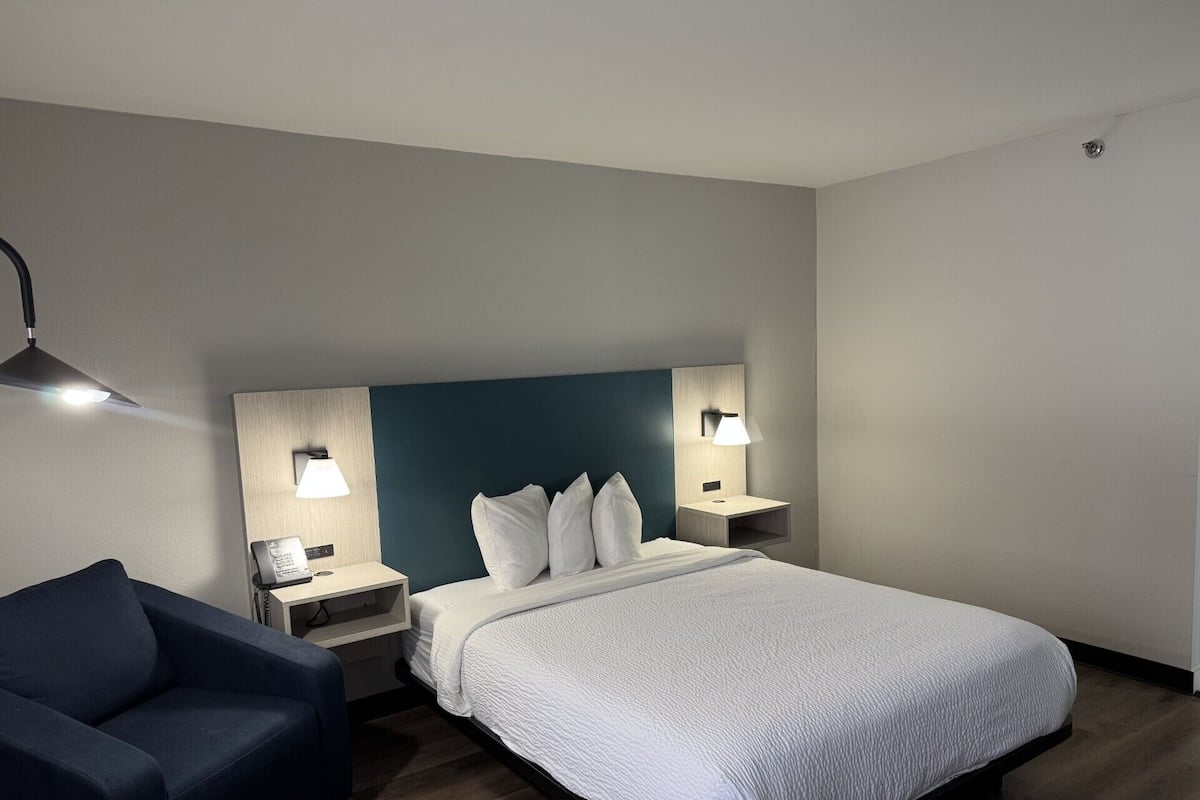 Room, 1 Double Bed, Accessible, Bathtub