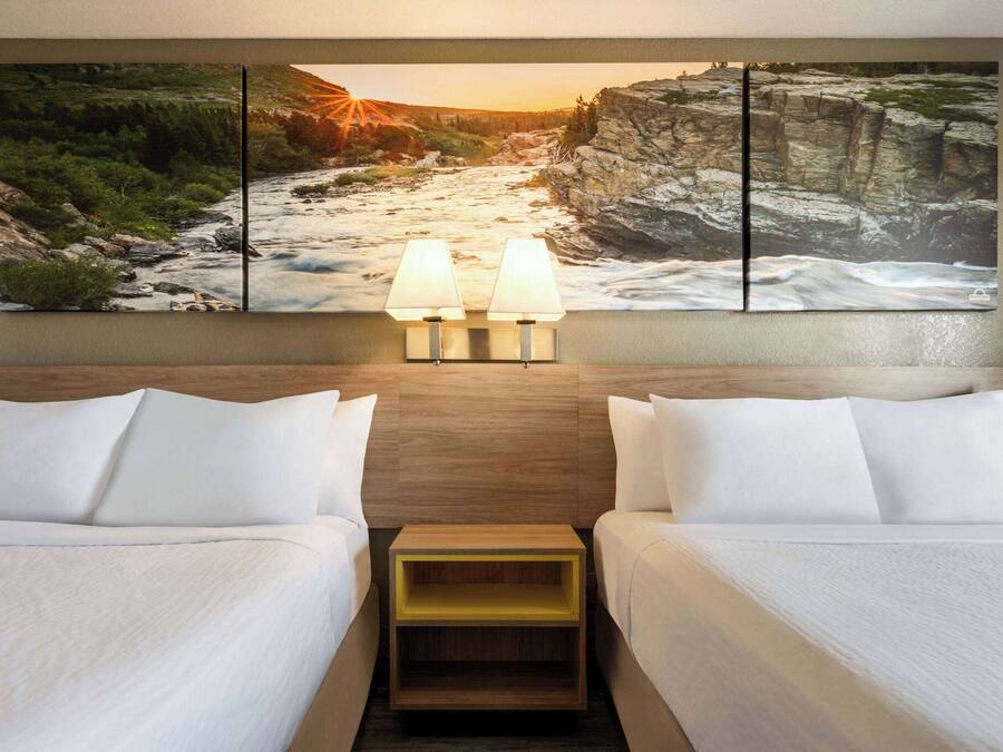 Premium bedding, in-room safe, desk, blackout curtains