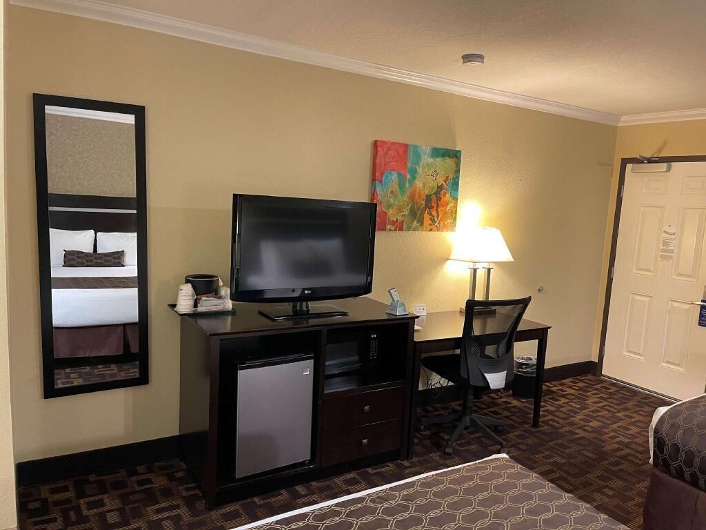 Pillow-top beds, in-room safe, desk, laptop workspace