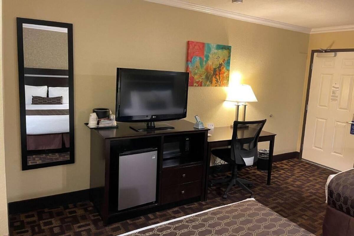 Pillow-top beds, in-room safe, desk, laptop workspace