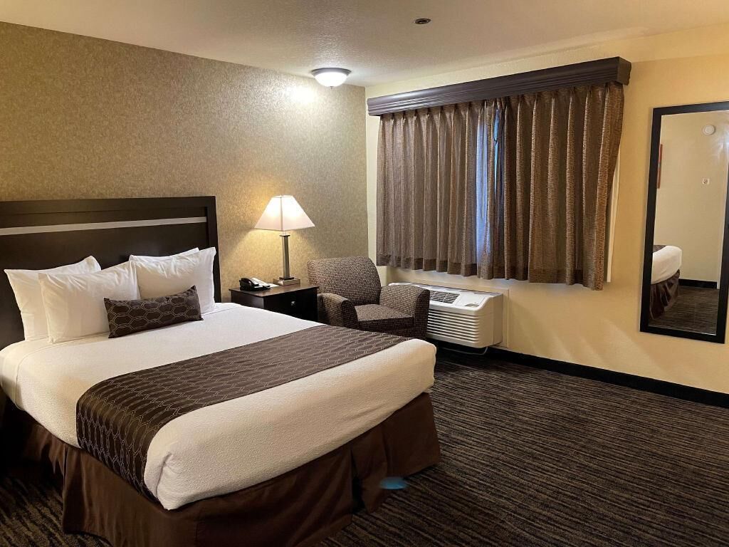 Pillow-top beds, in-room safe, desk, laptop workspace
