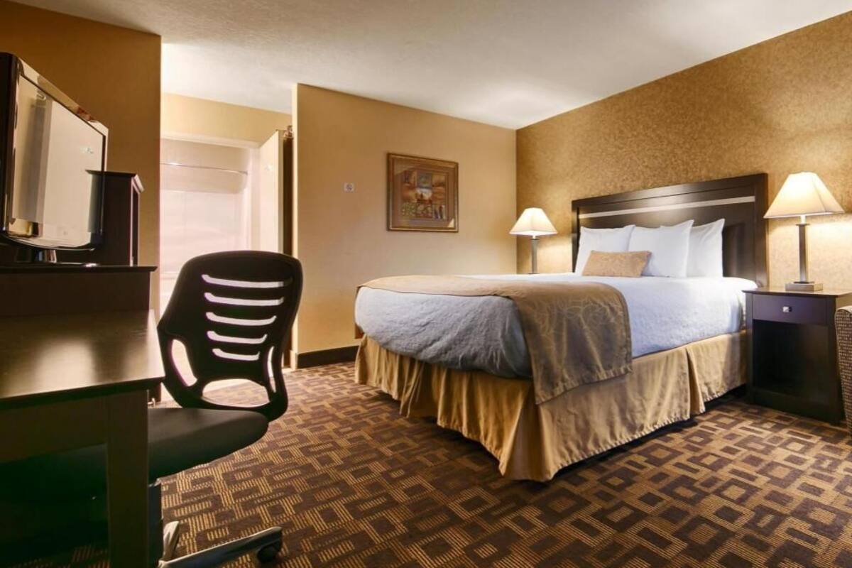 Pillow-top beds, in-room safe, desk, laptop workspace