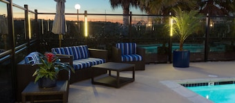 The Marina Inn on San Francisco Bay