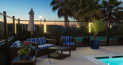 The Marina Inn on San Francisco Bay