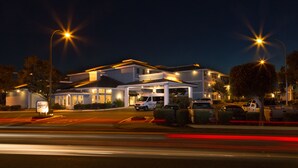 A hotel with a modern design, featuring a large entrance and multiple parking spaces. - The Marina Inn on San Francisco Bay (San Leandro)
