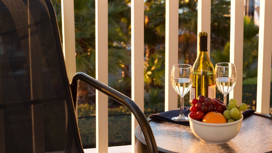 The Marina Inn on San Francisco Bay