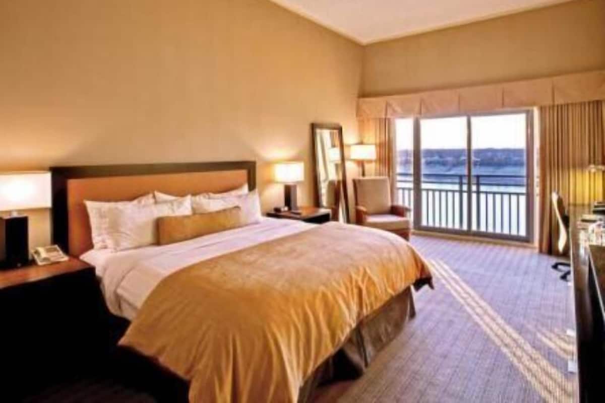 Premium bedding, pillowtop beds, in-room safe, desk