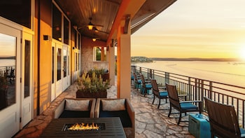Bar (on property) at Lakeway Resort & Spa