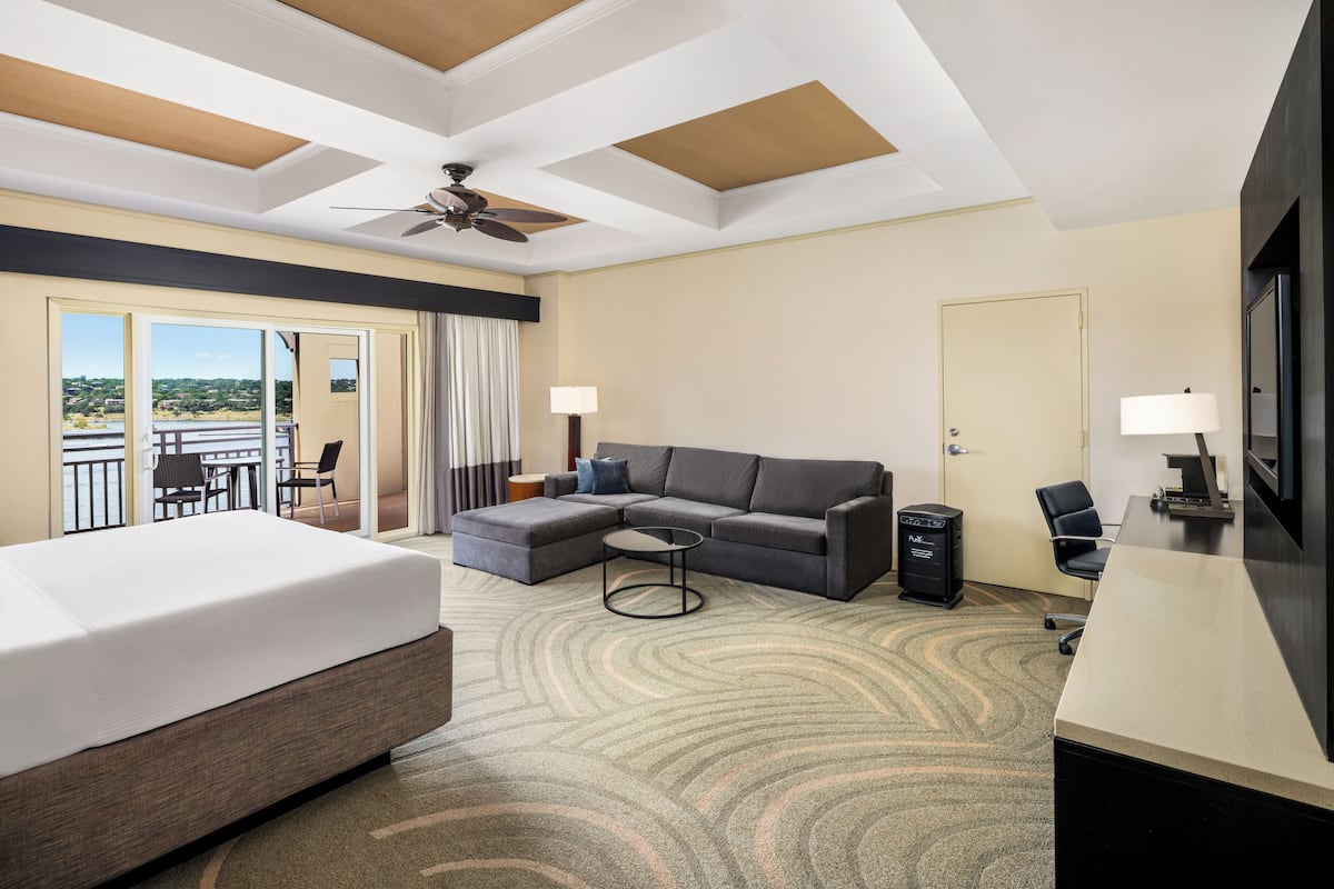 Junior Suite Lakeview with Balcony Pure Wellness | Premium bedding, pillowtop beds, in-room safe, desk
