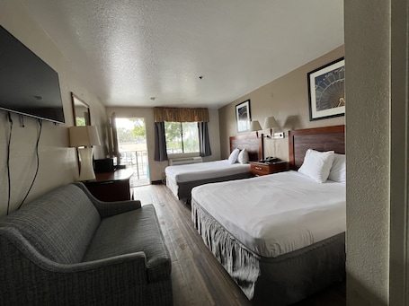 Escritorio y espacio para trabajar con laptop