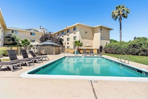 Outdoor pool, open 9 AM to 10 PM, sun loungers