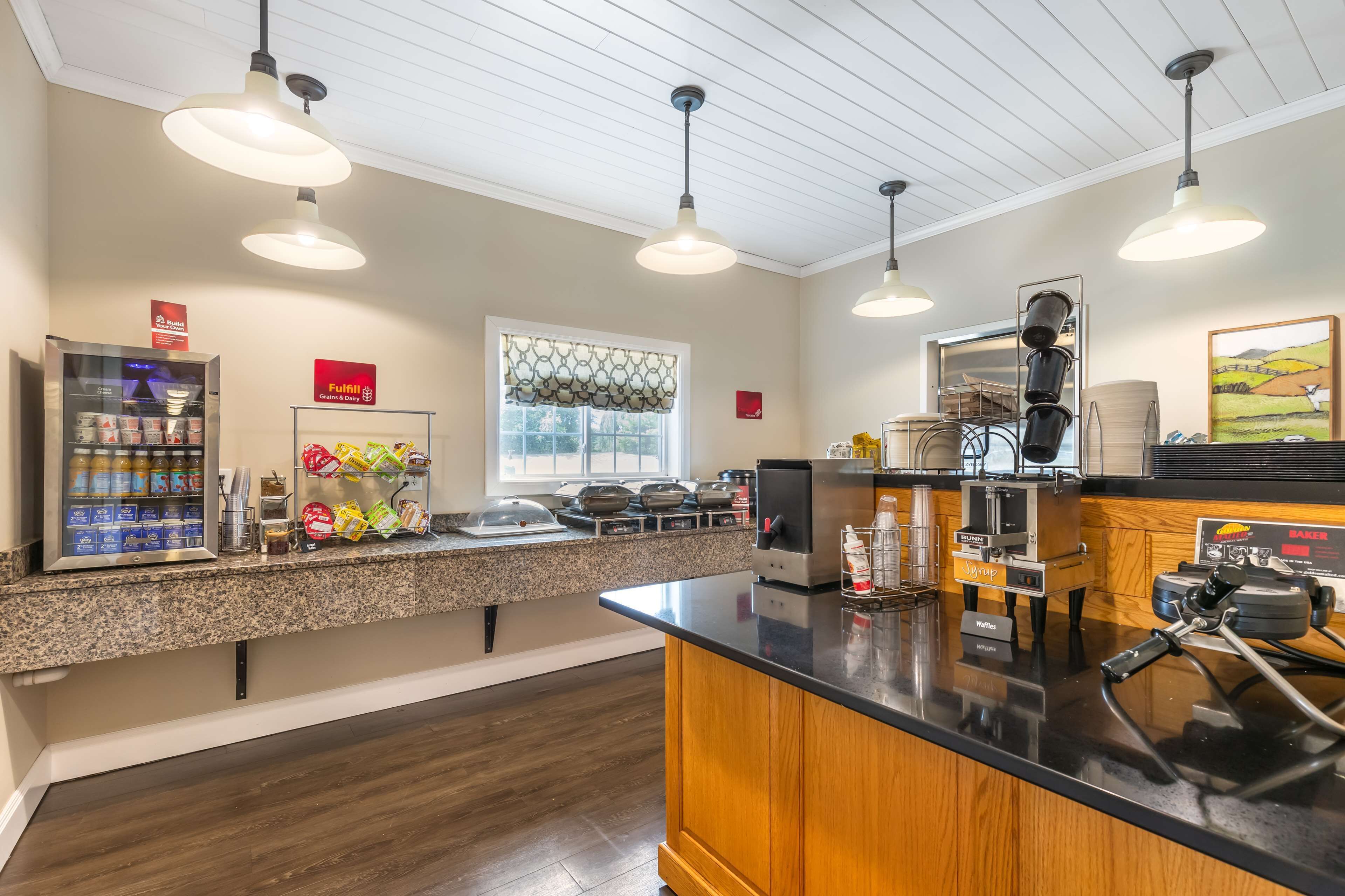 free daily continental breakfast