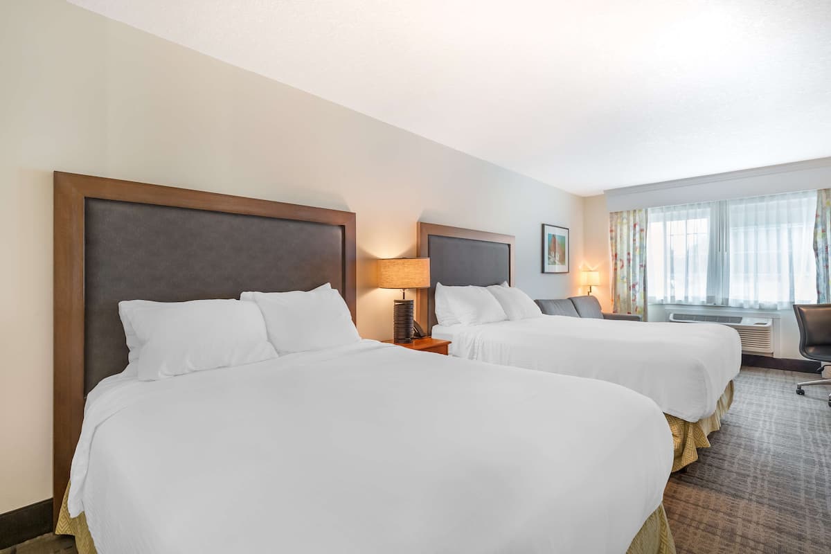 Family Room, 2 Queen Beds, Non Smoking, Refrigerator & Microwave (Pet Friendly;with Sofabed)