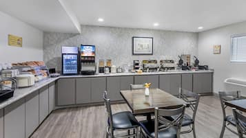 Colazione a buffet inclusa, servita tutte le mattine