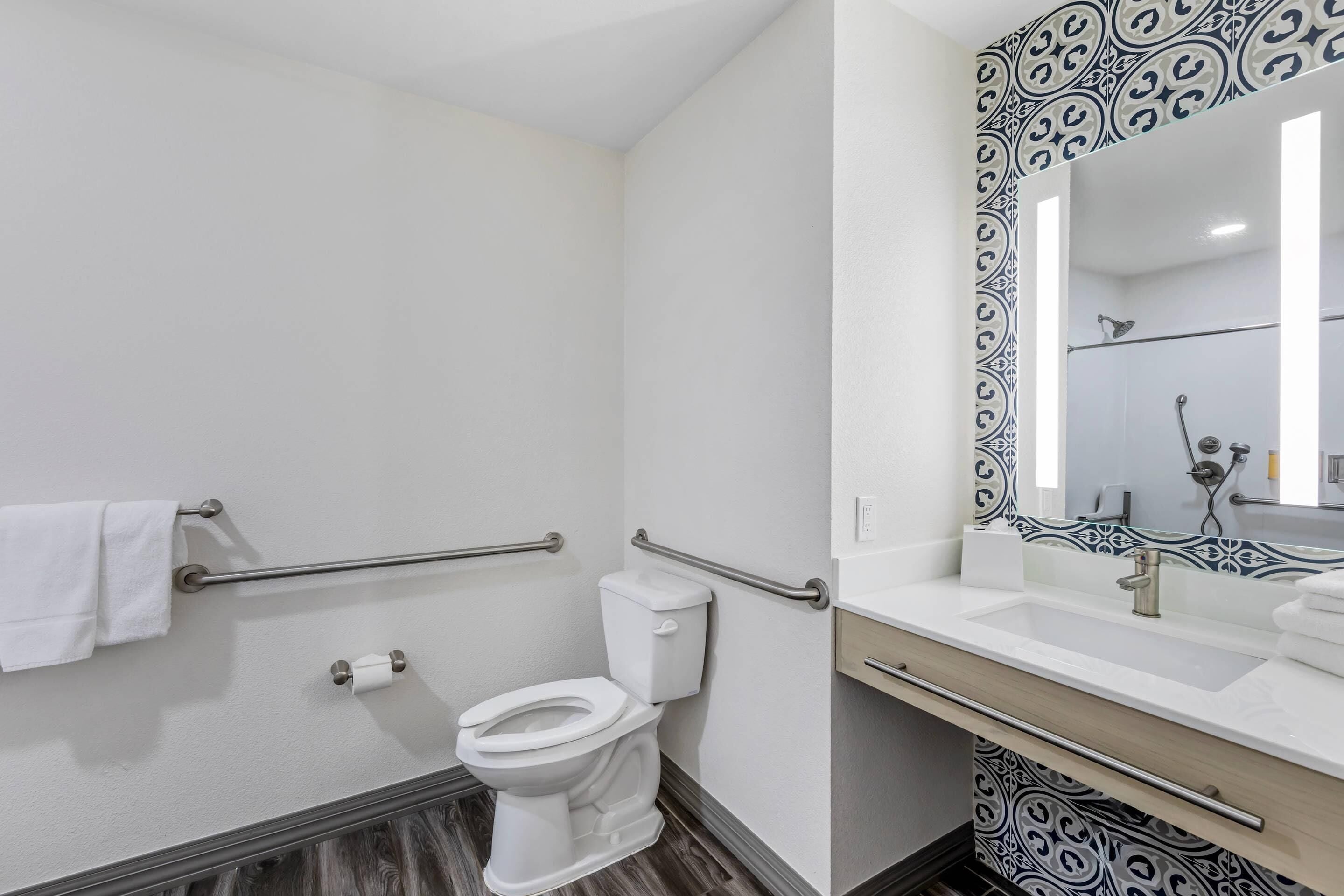 room, 1 king bed, accessible, non smoking (accessible tub) | desk, laptop workspace, blackout curtains, soundproofing