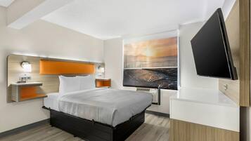 Colchones con pillow-top, escritorio y tabla de planchar con plancha