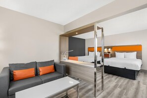 Pillowtop beds, desk, iron/ironing board, rollaway beds - Quality Inn & Suites Ottumwa North (Ottumwa)