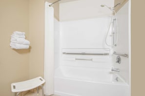 Tina profunda, amenidades de baño gratuitas, secadora de cabello