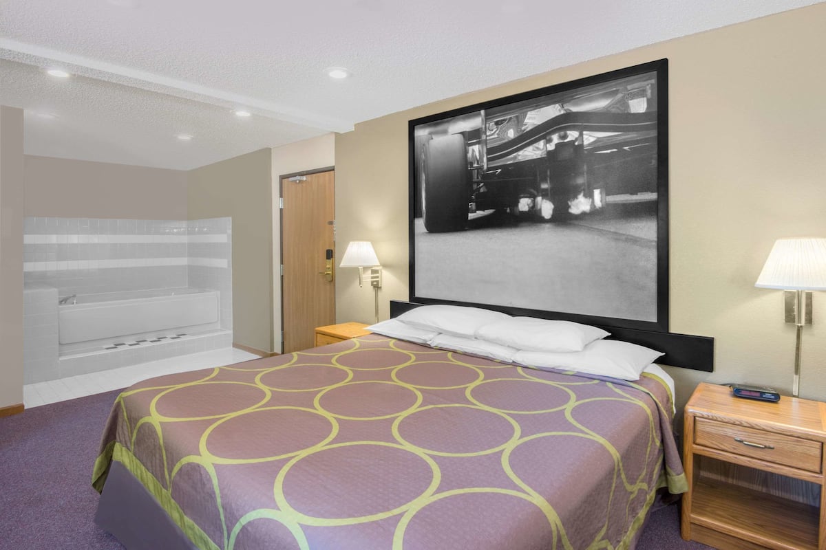 Superior Studio Suite, 1 King Bed, Non Smoking | Premium bedding, desk, laptop workspace, blackout curtains