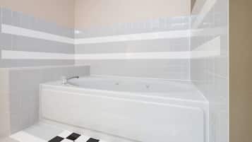 Baignoire relaxante profonde, articles de toilette gratuits
