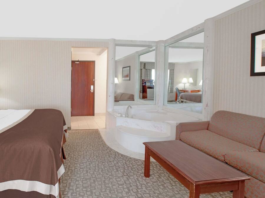 Colchones con pillow-top, escritorio y espacio para trabajar con laptop