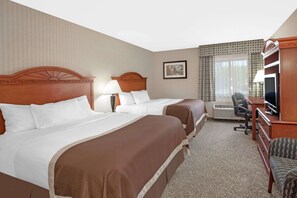 Standard Room, 2 Queen Beds | Pillowtop beds, desk, laptop workspace, blackout drapes - Baymont by Wyndham Jackson (Jackson)