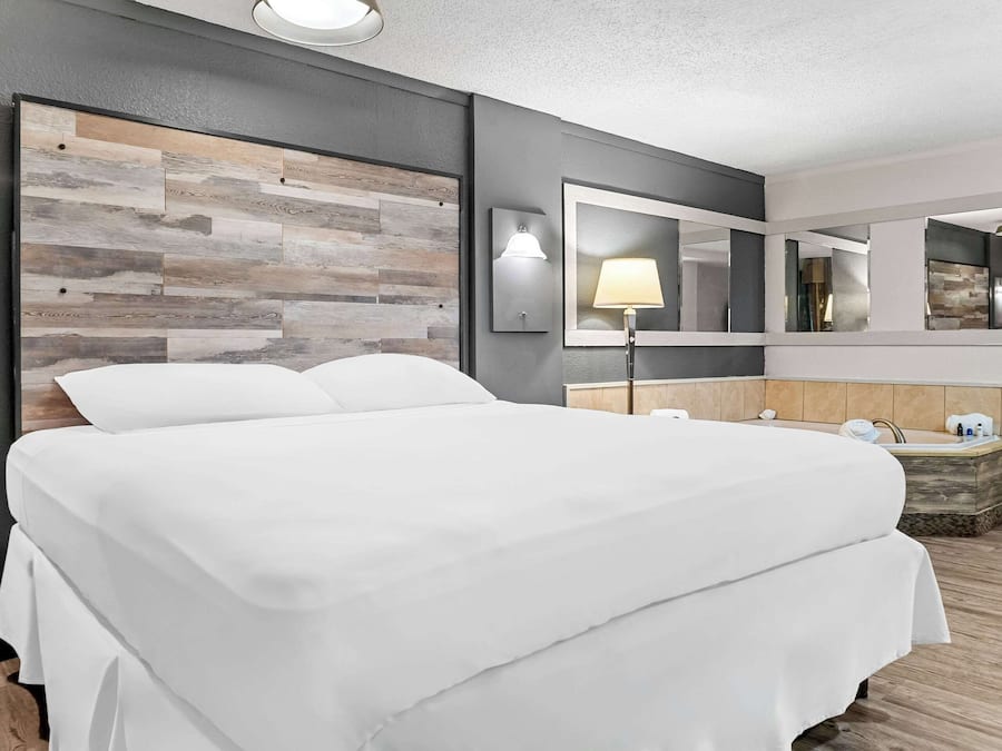 Desk, laptop workspace, free WiFi, bed sheets