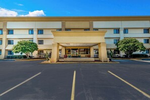 Exterior - Baymont by Wyndham Meridian (Meridian)