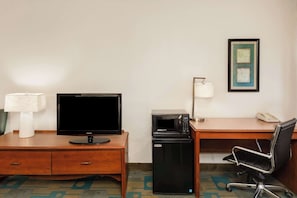 Room, 1 Double Bed, Non Smoking (Mobility/Hearing Impaired Accessible) | Desk, laptop workspace, blackout drapes, iron/ironing board