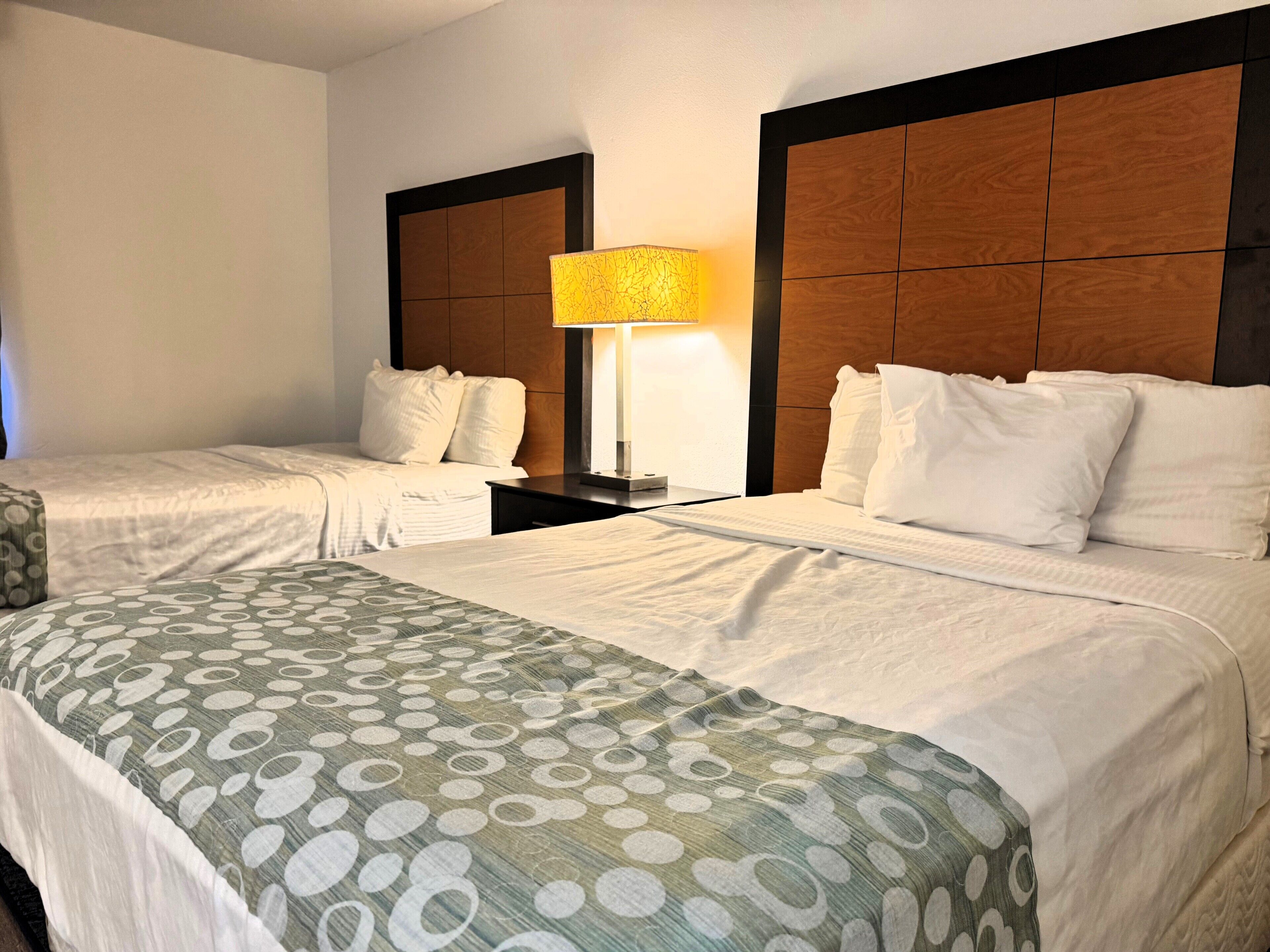 書桌、筆電工作空間、遮光布/窗簾、熨斗/熨衣板