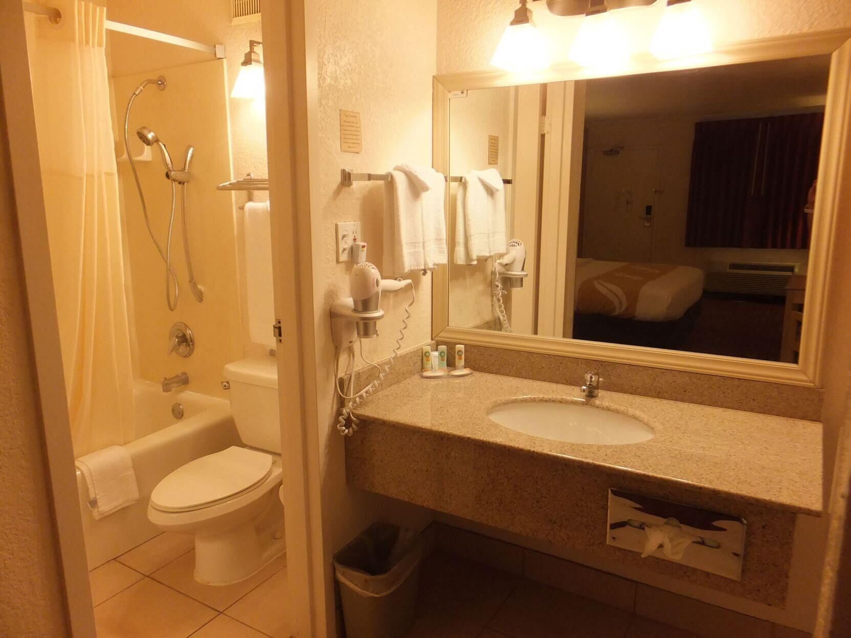 Bathroom | Combined shower/tub, deep soaking tub, free toiletries, hair dryer