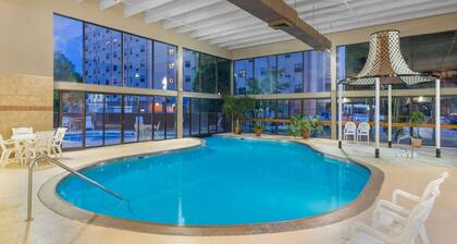 Ramada Hotel & Conference Center by Wyndham Paintsville